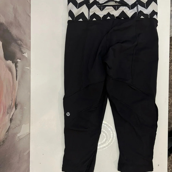 ! Lululemon Run For Your Life Crop Black & white Stripe, Size 6 - Picture 2 of 6